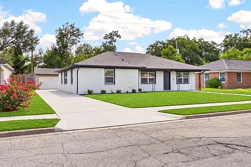 1202 Dogwood Dr Photo 1