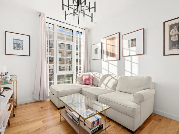 278 Nassau Avenue image 1 of 11