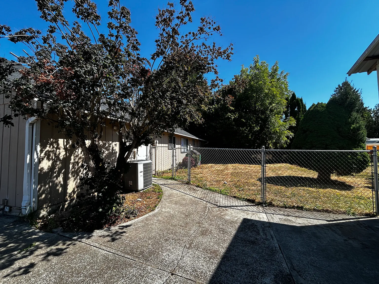 3 bed, 1053 sqft, $2,250 — Photo 4