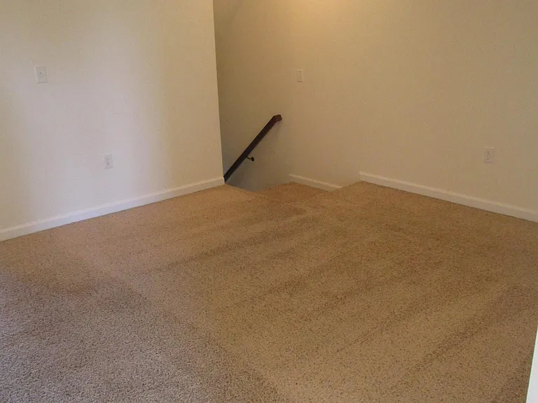 1212 Emilys Ct — Photo 18