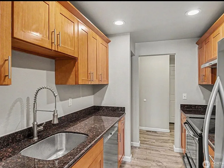9905 NE 124th St — Photo 5