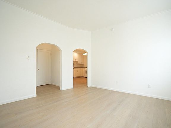4th image of 130-142 S Underhill Dr #134