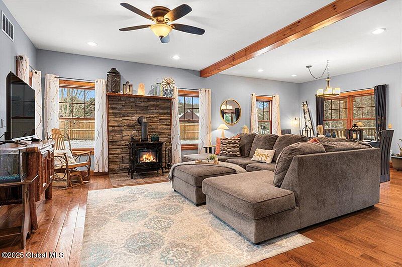 4th image of 111 Boulderwood Drive