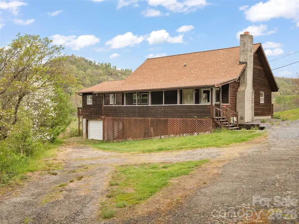37 Sawyer Ridge Rd, Clyde, NC 28721