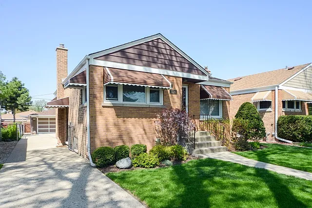 3226 Sunset Ln photo 1