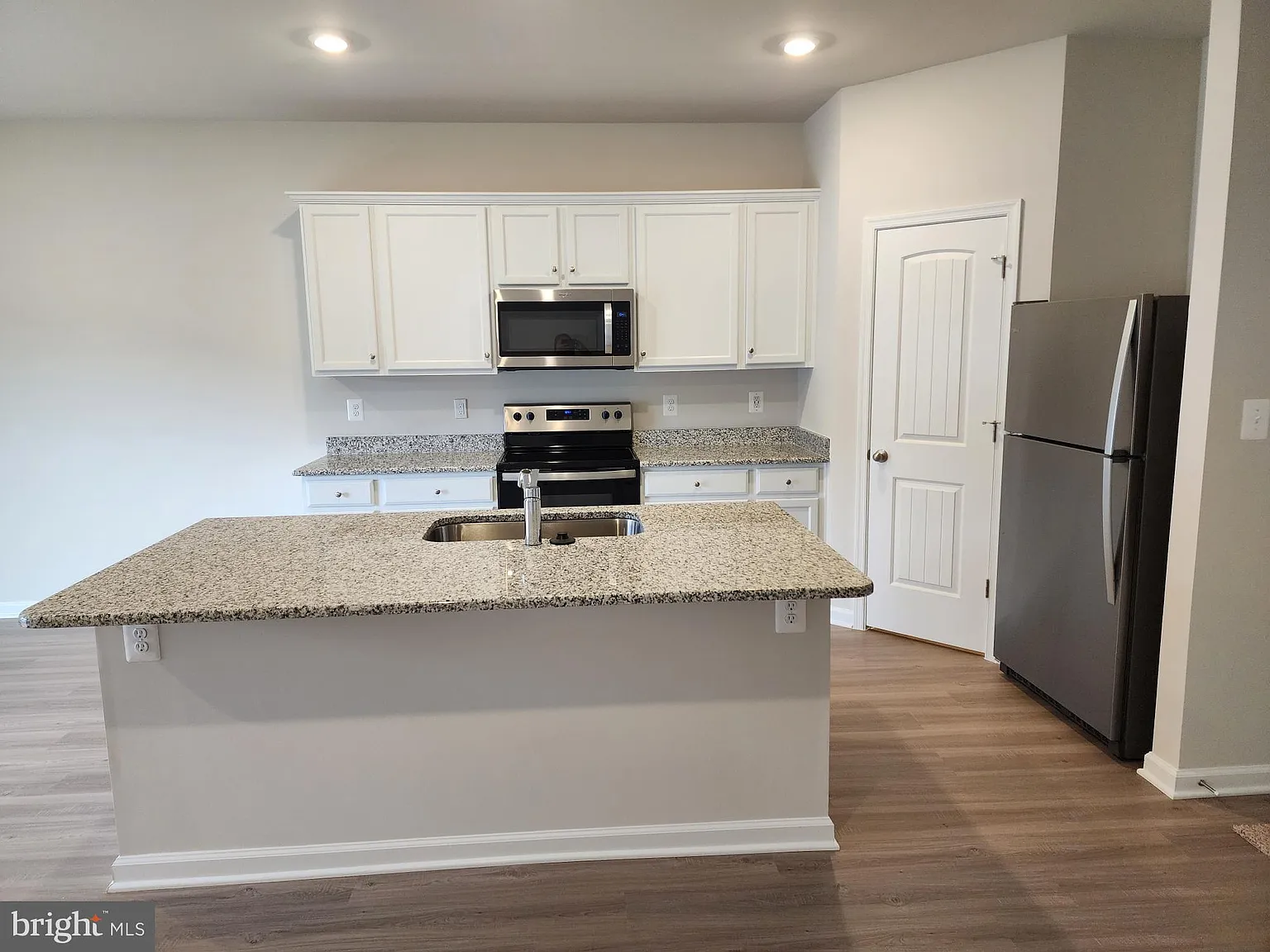 3 bed, 2.5 bath, 1443 sqft, $1,795 — Photo 3