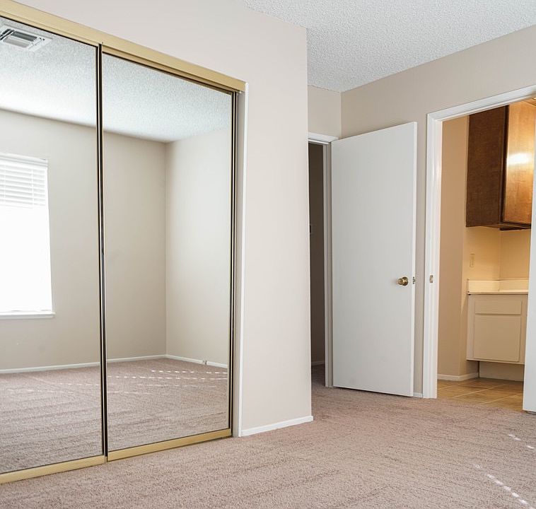 2nd image of 6225 Meadowgrass Ln