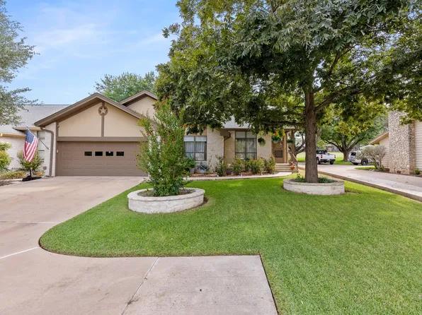 1 Fairway Lane, Meadowlakes, TX 78654