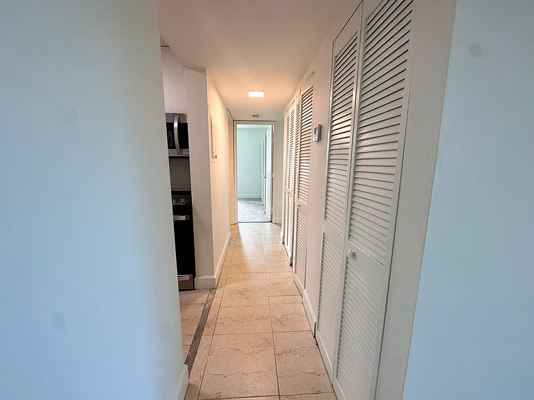 Brickell Ave — Photo 4