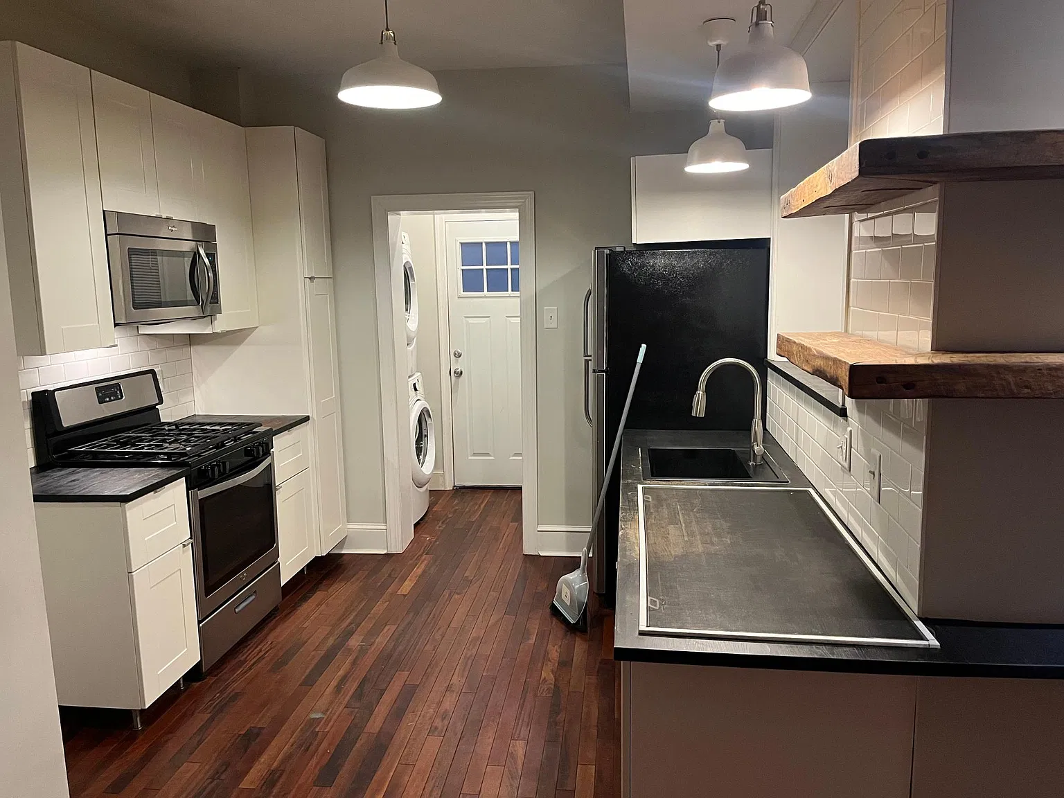 2823 W Stiles St — Photo 4