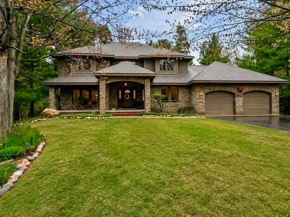 3927 Village Circle Dr, Traverse City, MI 49686