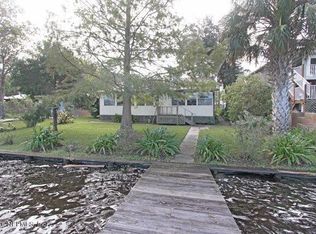 154 Beechers Point Dr, Welaka, FL 32193