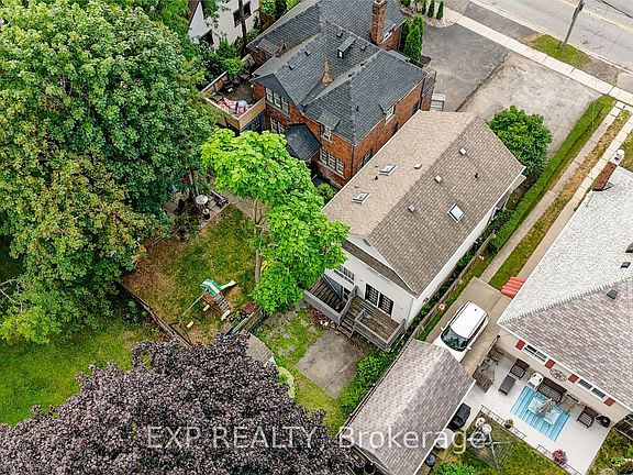 4th image of 220 Geneva St