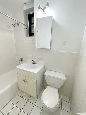 Rented by City Connections Realty | media 29