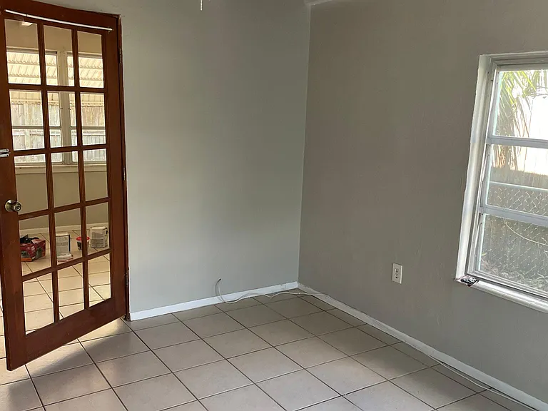 209 Shore Rd #B — Photo 3