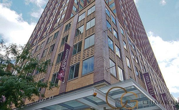 1st image of 121 W Chestnut St APT 3502