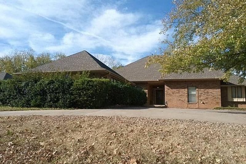 1st image of 2307 Robinwood Cir