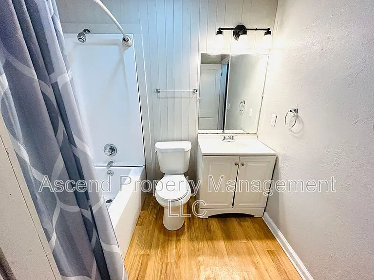 217 Sequoia Dr #B — Photo 3