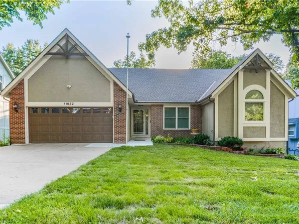 11632 S Parkwood Dr, Olathe, KS 66061