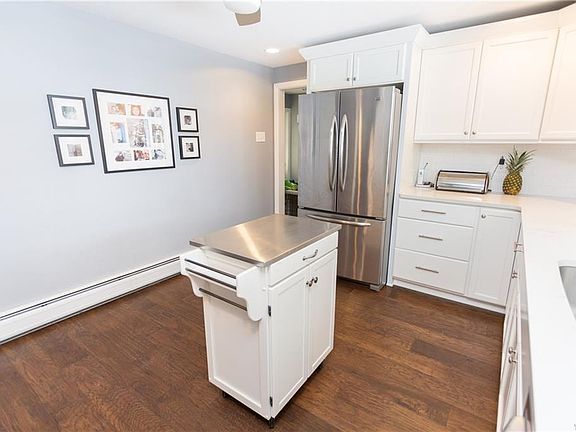3rd image of 24 Greenfield Dr