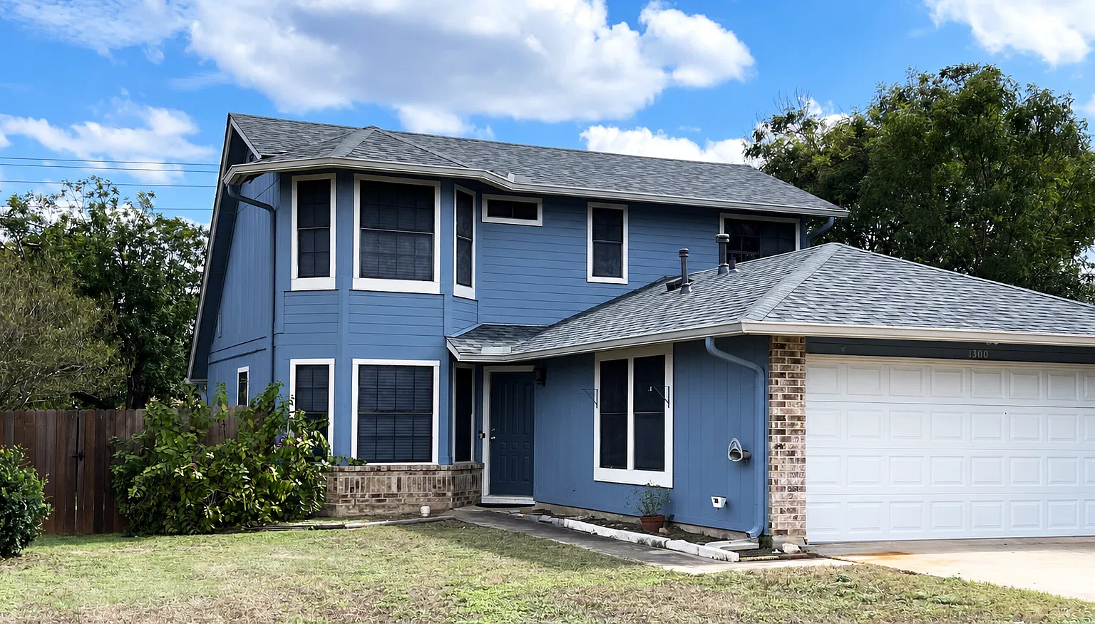 3 bed, 2.5 bath, 1400 sqft, $1,998 — Photo 1