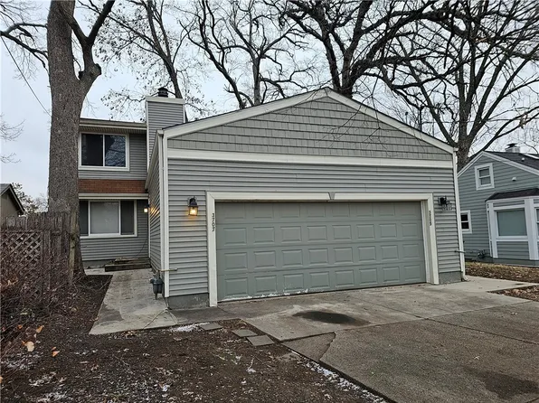 3705 Urbandale Ave, Des Moines, IA 50310
