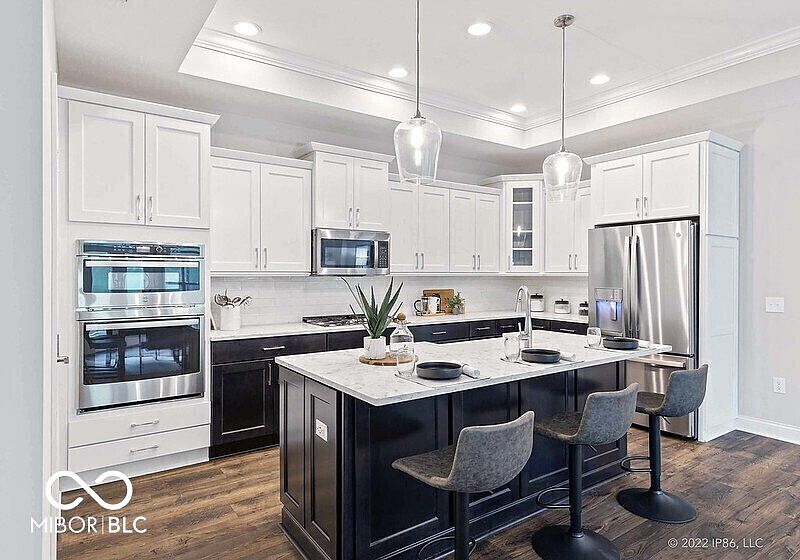 2nd image of 7032 Yosemite Dr