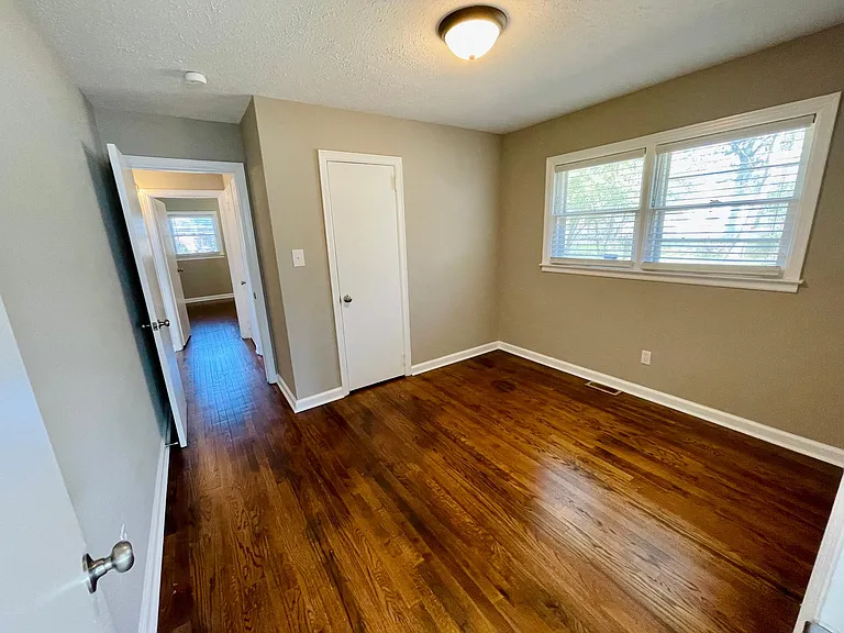 102 Hawthorne St — Photo 13