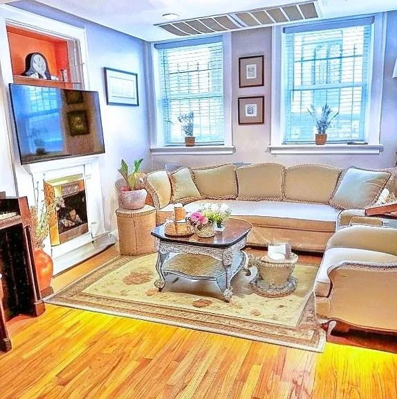 445 W Saint James Pl — Photo 10