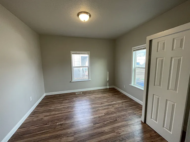 2429 B Ave — Photo 4
