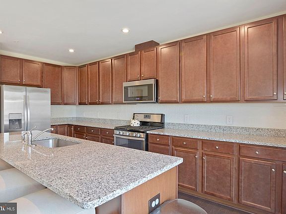5th image of 14845 Chrysler Ct #33
