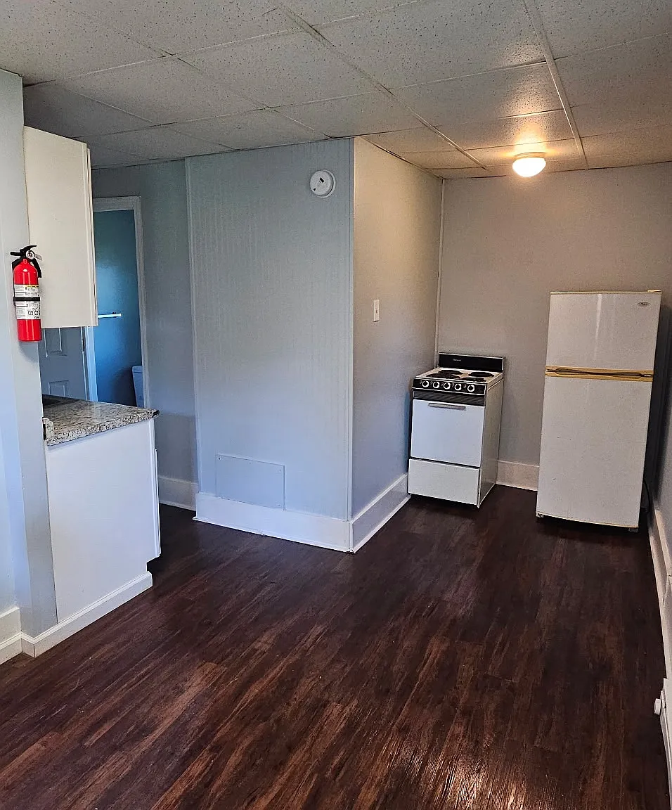 1 bed, 800 sqft, $1,050 — Photo 1