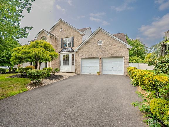 2nd image of 15 Inverness Ln