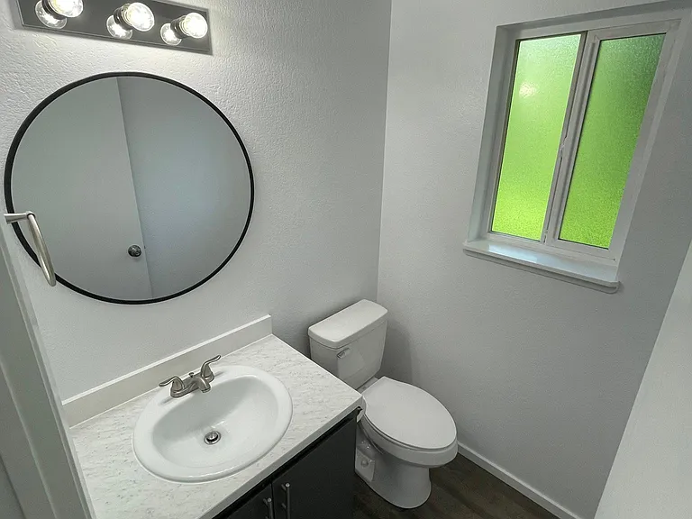 1/2 Bath