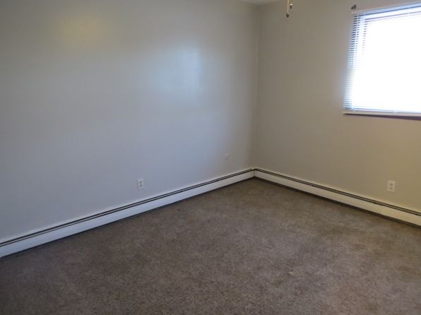 98 Romaine Ave APT 3