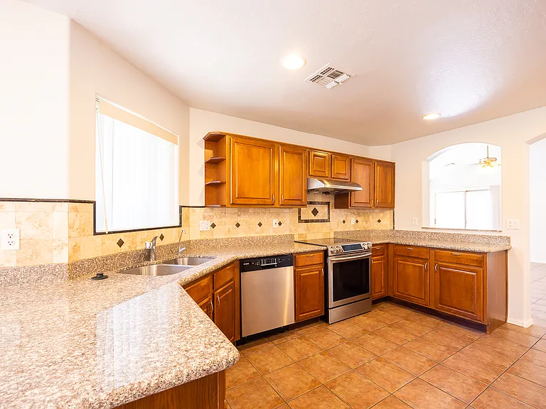 9233 W Mackenzie Dr — Photo 9