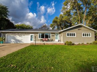 608 N Shore Dr, Clear Lake, IA 50428