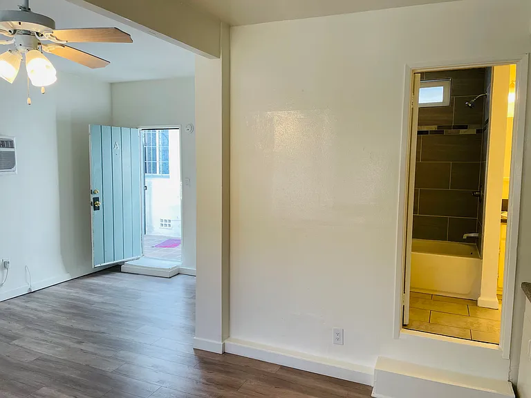 10809 Lindbrook Dr #10 — Photo 8
