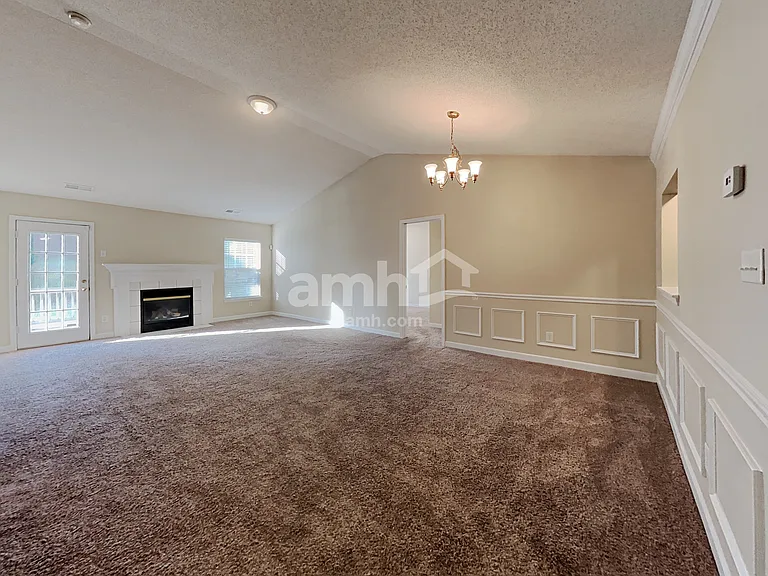 2208 Thorncrest Dr — Photo 6