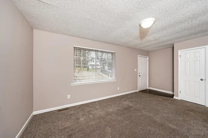 3 bed, 2.0 bath, 1637 sqft, $1,545 — Photo 3