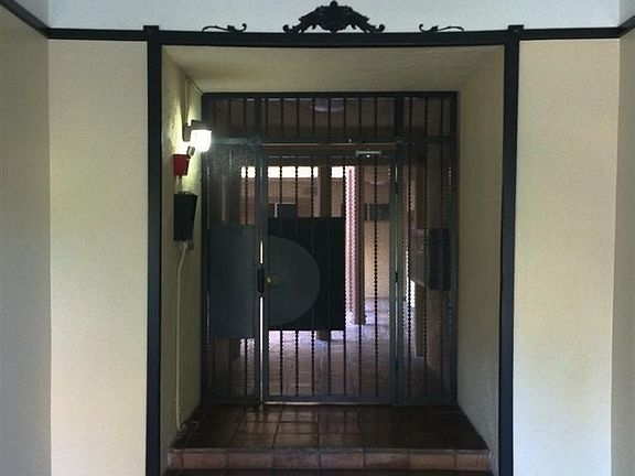 2nd image of 11507 Moorpark St APT 102