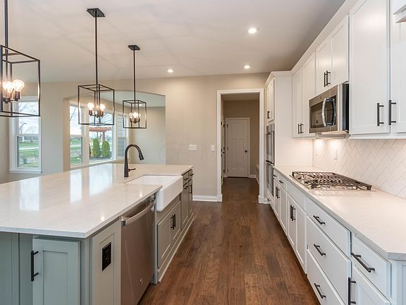 3rd image of 3693 Goldenrod St