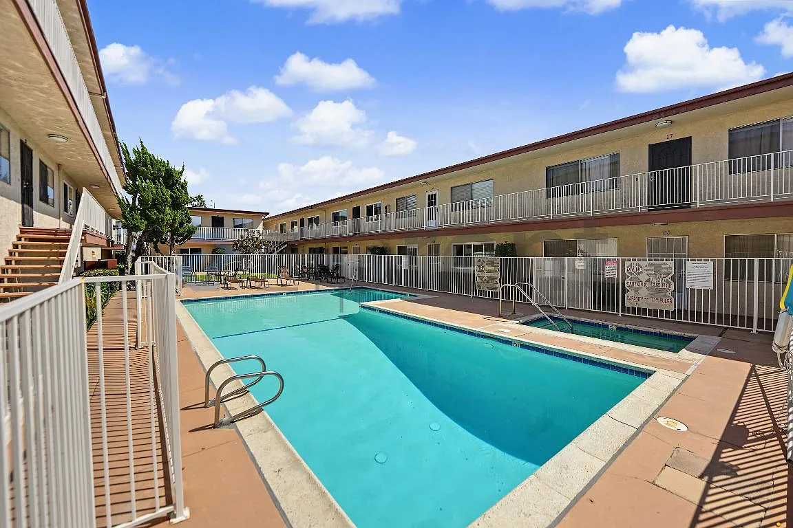 2 bed, 808 sqft, $2,550 — Photo 4