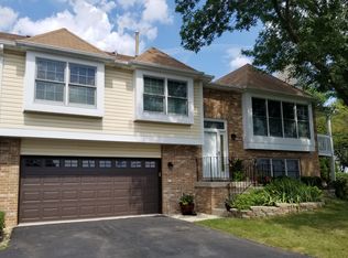 10063 Cambridge Dr, Mokena, IL 60448