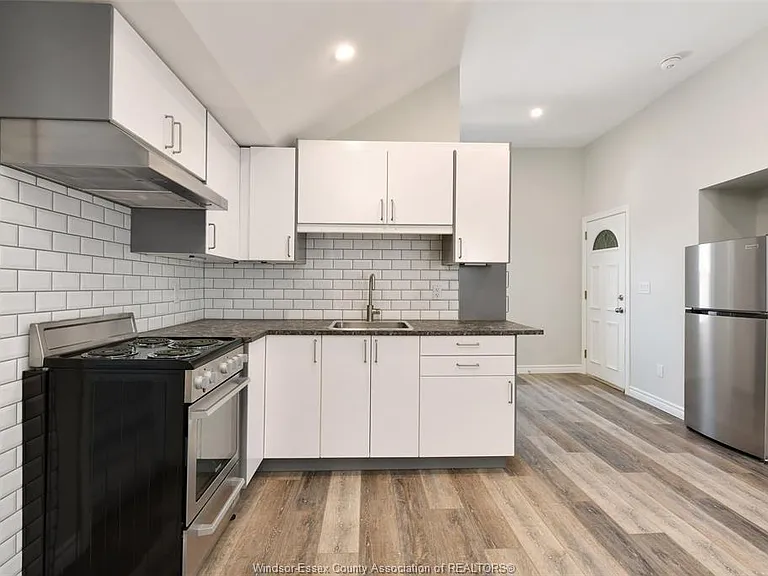 1069 Marentette Ave #UPPER — Photo 10