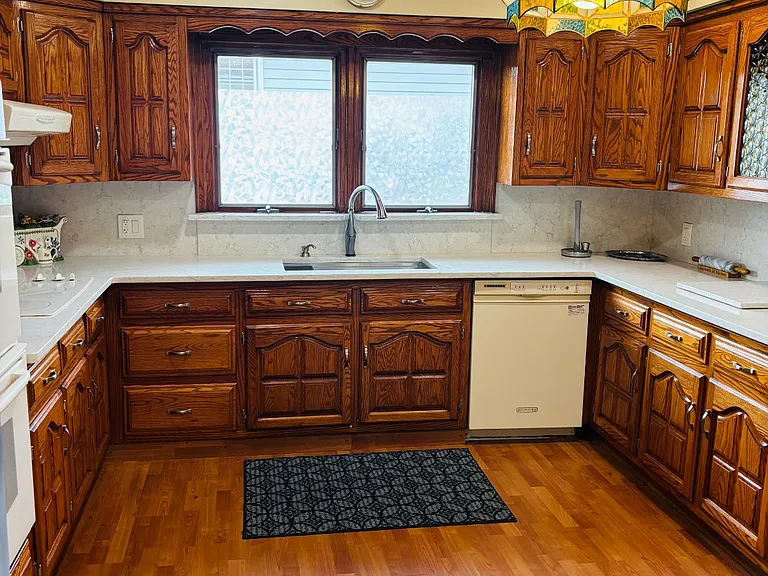 45 Nassau Ave — Photo 3