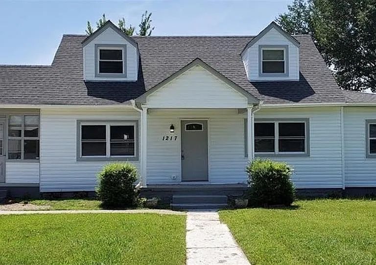1st image of 1217 Lindsay Ave