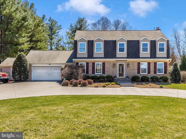 8204 Goodhurst Dr, Gaithersburg, MD 20882