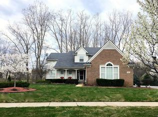 938 Weeping Willow Dr, Howell, MI 48843