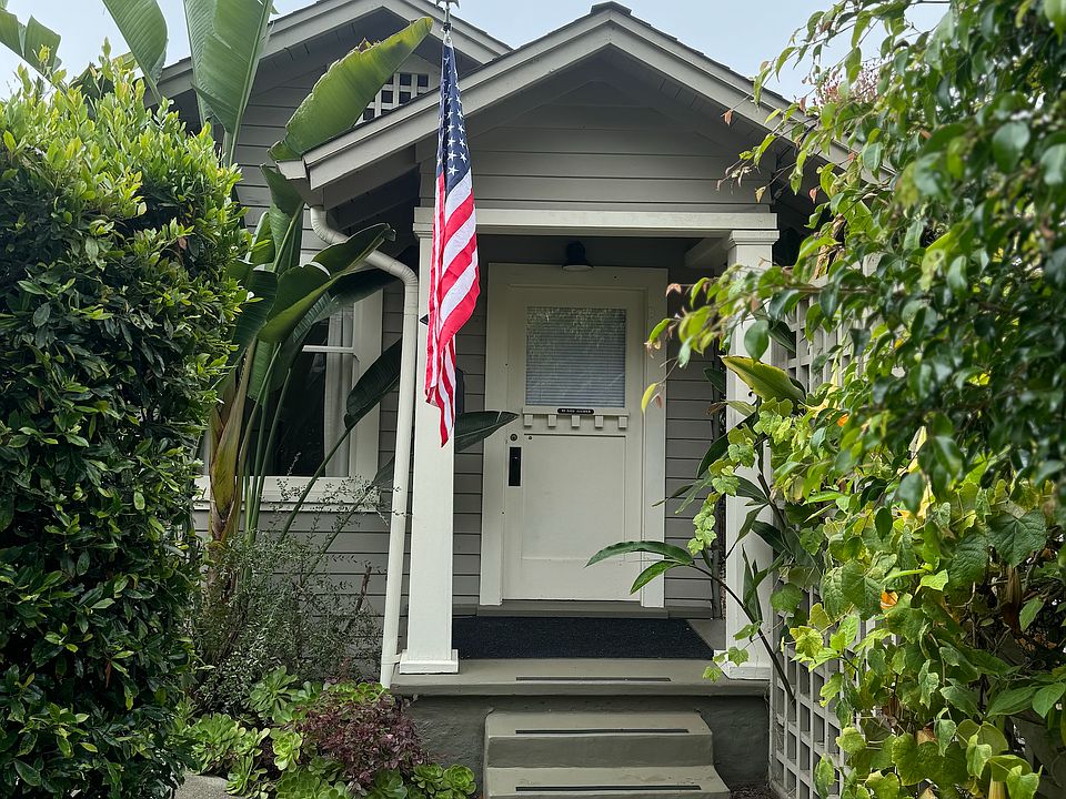 1st image of 725 1/2 De La Vina St